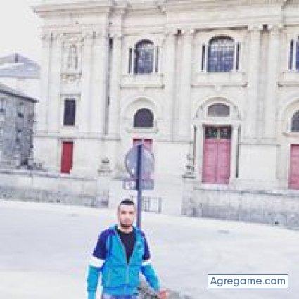 boudjellaboudjella chico soltero en Council Bluffs