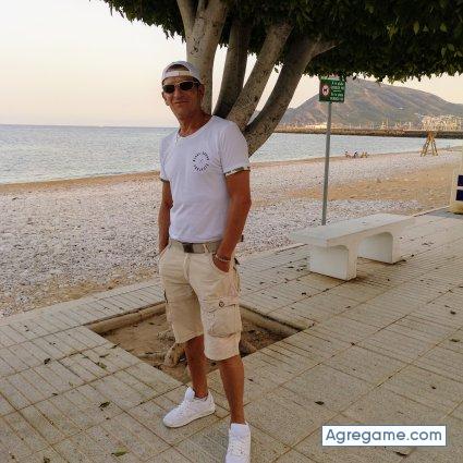 Salvatoni chico soltero en Albir