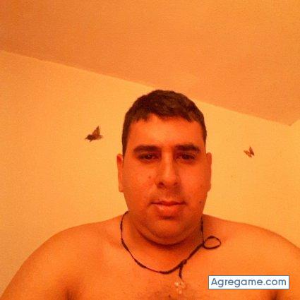 Polipoker chico soltero en Bello