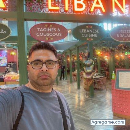 sakhan chico soltero en L'Hospitalet de llobregat