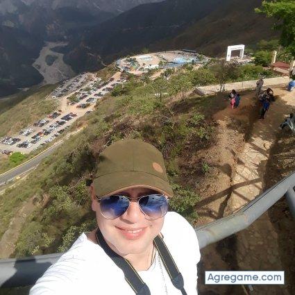 LUIGIRAM24 chico soltero en Caicedonia