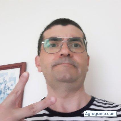 Luzazul chico soltero en Viladecans