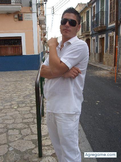 Danimal chico soltero en Málaga