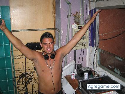 muzikizum chico soltero en Gandia