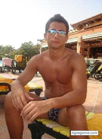 Chavosev chico soltero en Sevilla