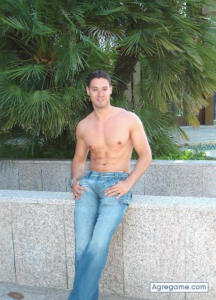 megaragazzo chico soltero en Santiponce