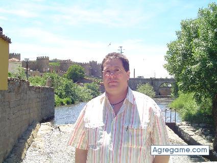 muralla chico soltero en Ávila
