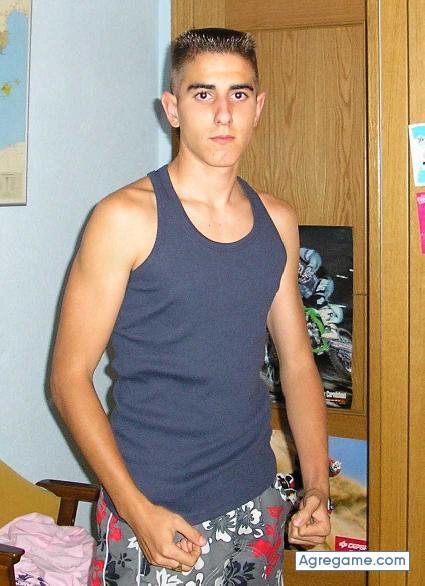 Andres90 chico soltero en Madrid