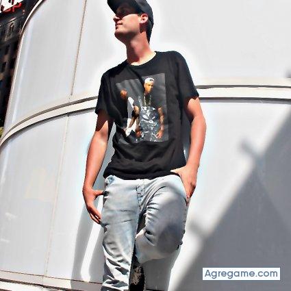 benaquimai chico soltero en Compton