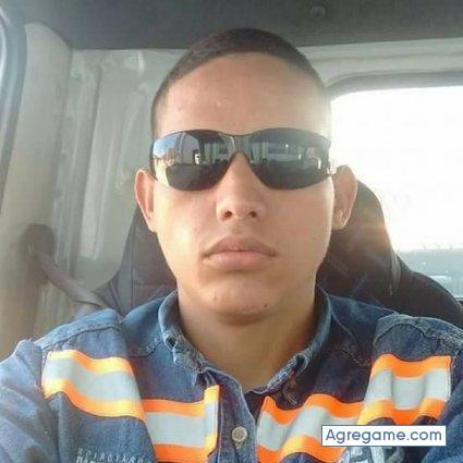 adrianodragon chico soltero en Medellín