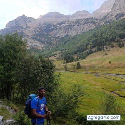 Rzaco chico soltero en Ainsa