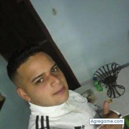 cesarfajares chico soltero en Montevideo