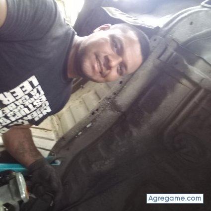 3113053531 chico soltero en Cartago