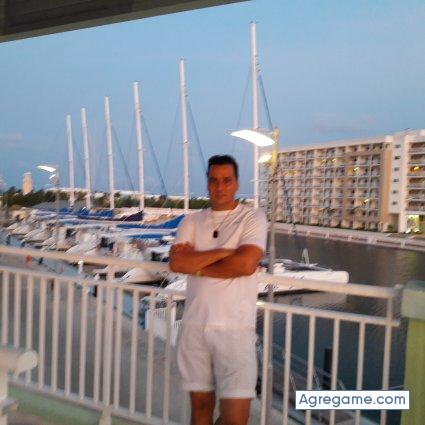 Azullg chico soltero en Varadero