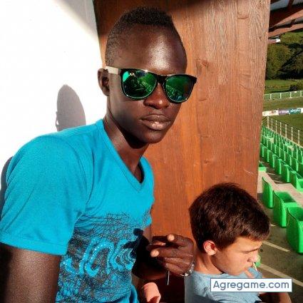 ousseynousarr chico soltero en Zumaia