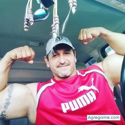 Tomatedearbol chico soltero en Dania Beach