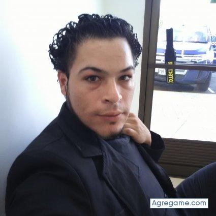 GropuV chico soltero en Zarcero