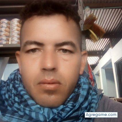 J8231 chico soltero en Rovira