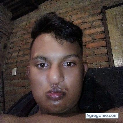 Rompeculosmesasilla chico soltero en Villanueva