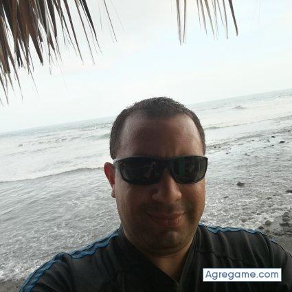 Franhuezo chico soltero en San Salvador