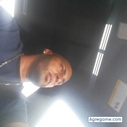 Reivaxm chico soltero en Placentia