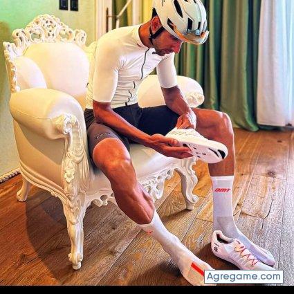 HMKAKY chico soltero en Ourense