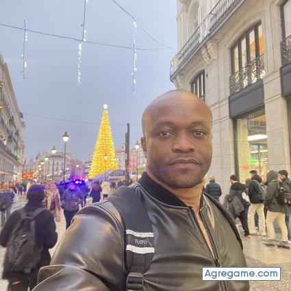 Renzo83 chico soltero en Anaheim