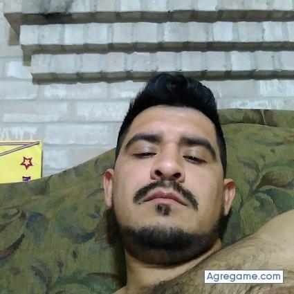 Uracanz chico soltero en Addison