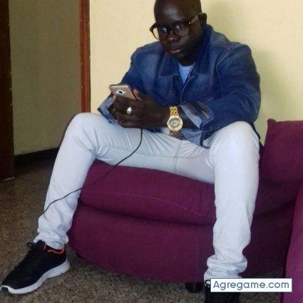 Lamine12 chico soltero en 