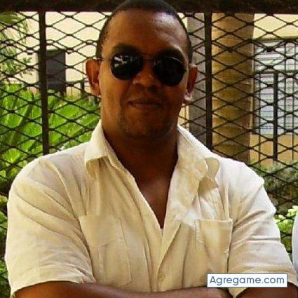 Russelv chico divorciado en Santo Domingo Norte