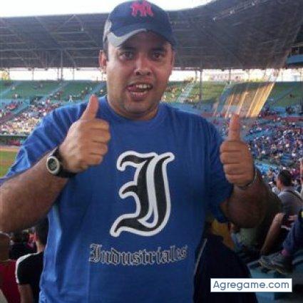 Adlay chico soltero en Cerro