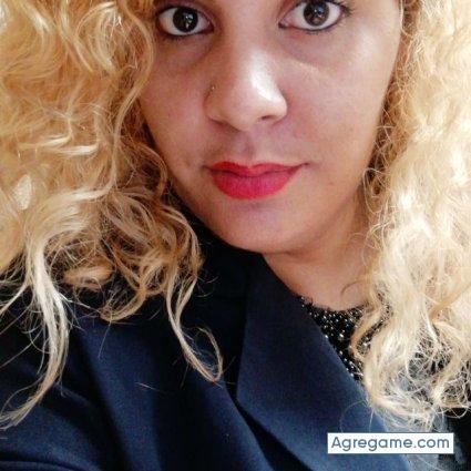 Lenia chica soltera en Regla