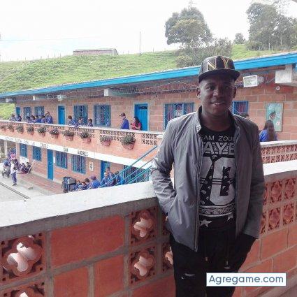 jhonatancordoba7608 chico soltero en Medellín