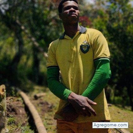 Moifel chico soltero en Cartago