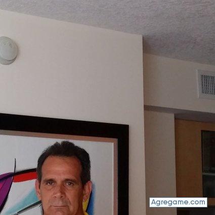 julianaries chico soltero en Miami