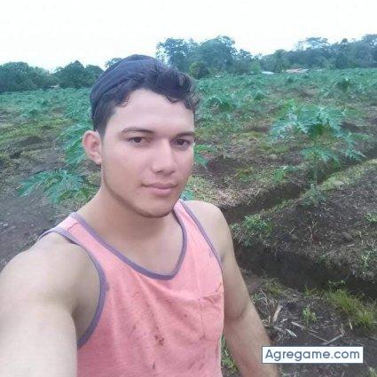 Eduardo19941 chico soltero en Guápiles