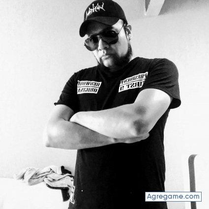 Omartustra chico soltero en Nogales