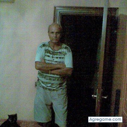 onesto chico soltero en Barcelona