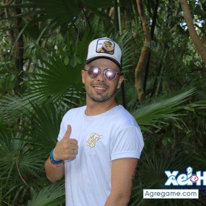 Munarett chico soltero en Palma De Mallorca