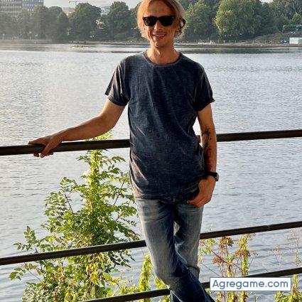 Christian_Ne chico soltero en Colonia Neuland