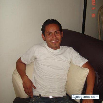 coga chico soltero en San Julián