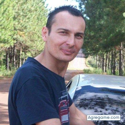 Guardabosque chico soltero en Grand Bourg