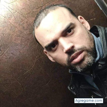 Osca9 chico soltero en Cerdanyola del valles