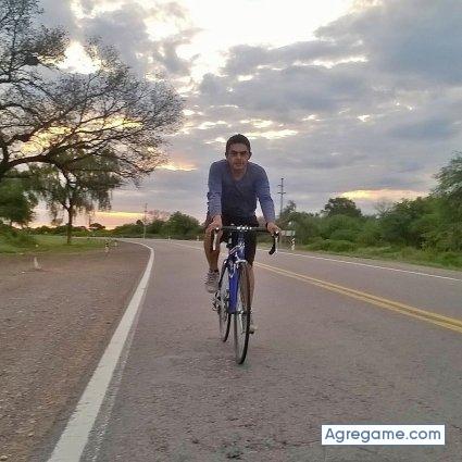 adrianvv chico soltero en Frías