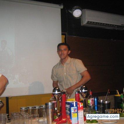 bartender chico soltero en Cancún