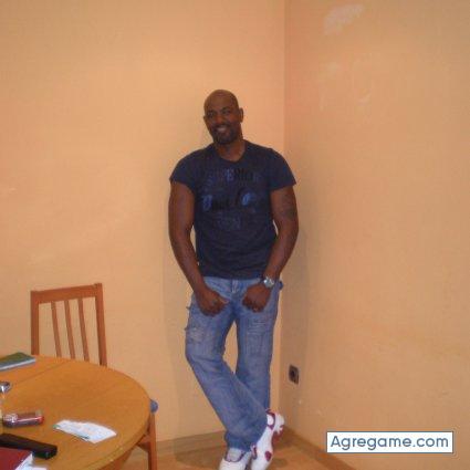 ysrael chico soltero en Azua De Compostela