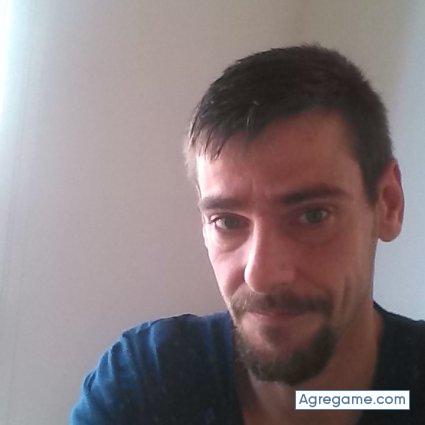 Jesusmolinagsrcia chico casado en Cornella de llobregat