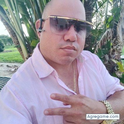 aplis chico soltero en Naples