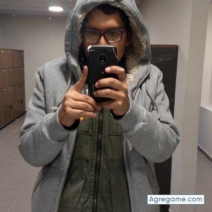 ZisaG chico soltero en Sucre