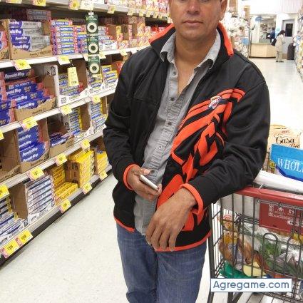 Carlosrosendomorales chico soltero en Laredo